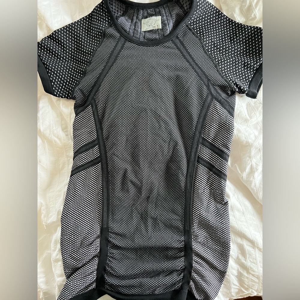 Athleta shirt